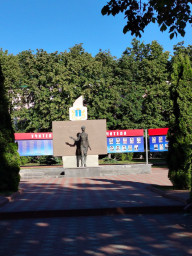 Памятник Учителю