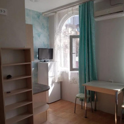 Дешёвая квартира-студия с зелёными занавесками в Сочи на 3 этаже 5-этажки за 4 3 млн Дешёвая квартира-студия с зелёными занавесками в Сочи на 3 этаже 5-этажки за 4 3 млн