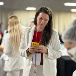 Лазерная эпиляция глазами эксперта: Анна Лопатухина о становлении профессии